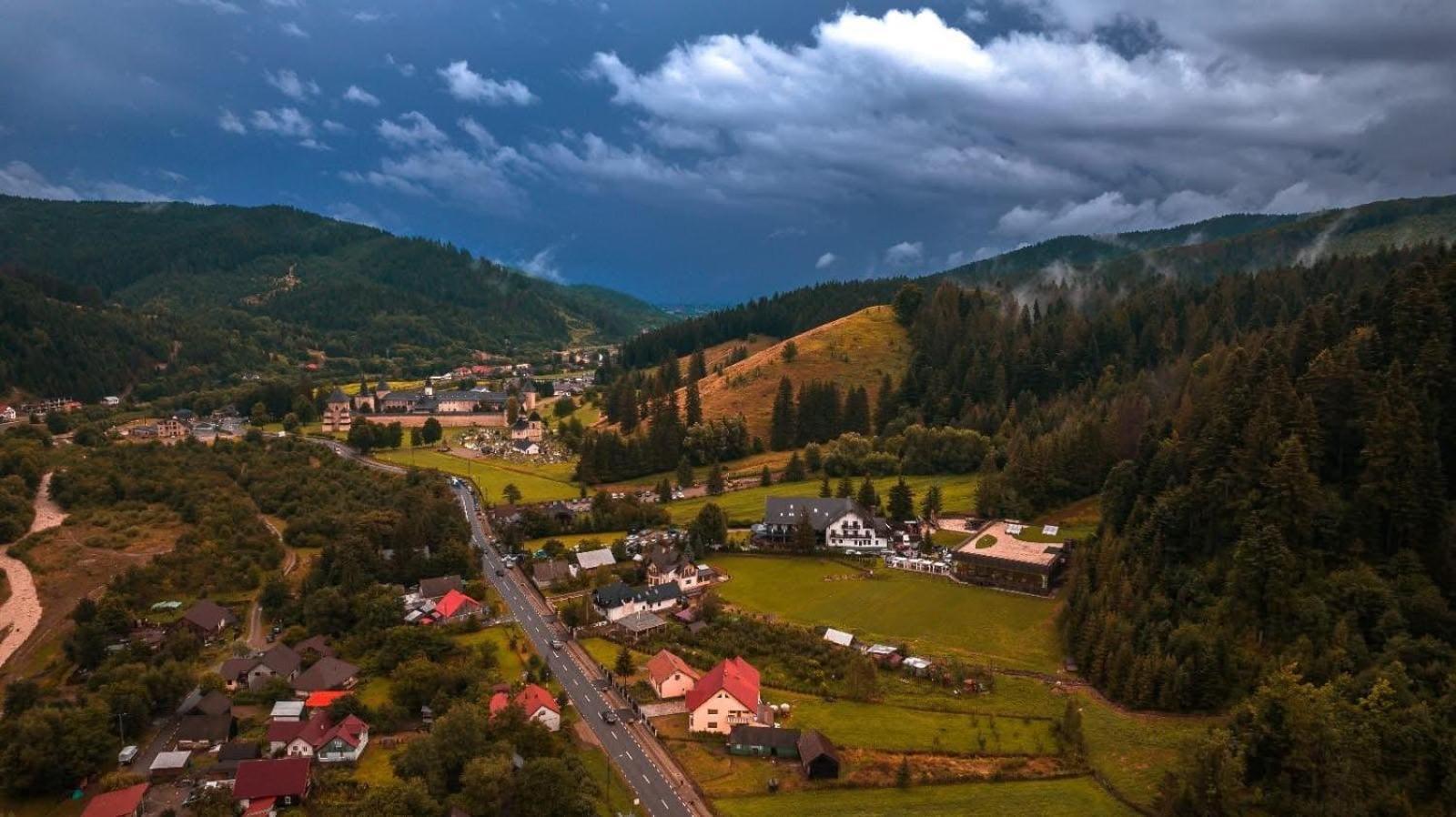 Hotel Ieremia Movila Сучевица Экстерьер фото